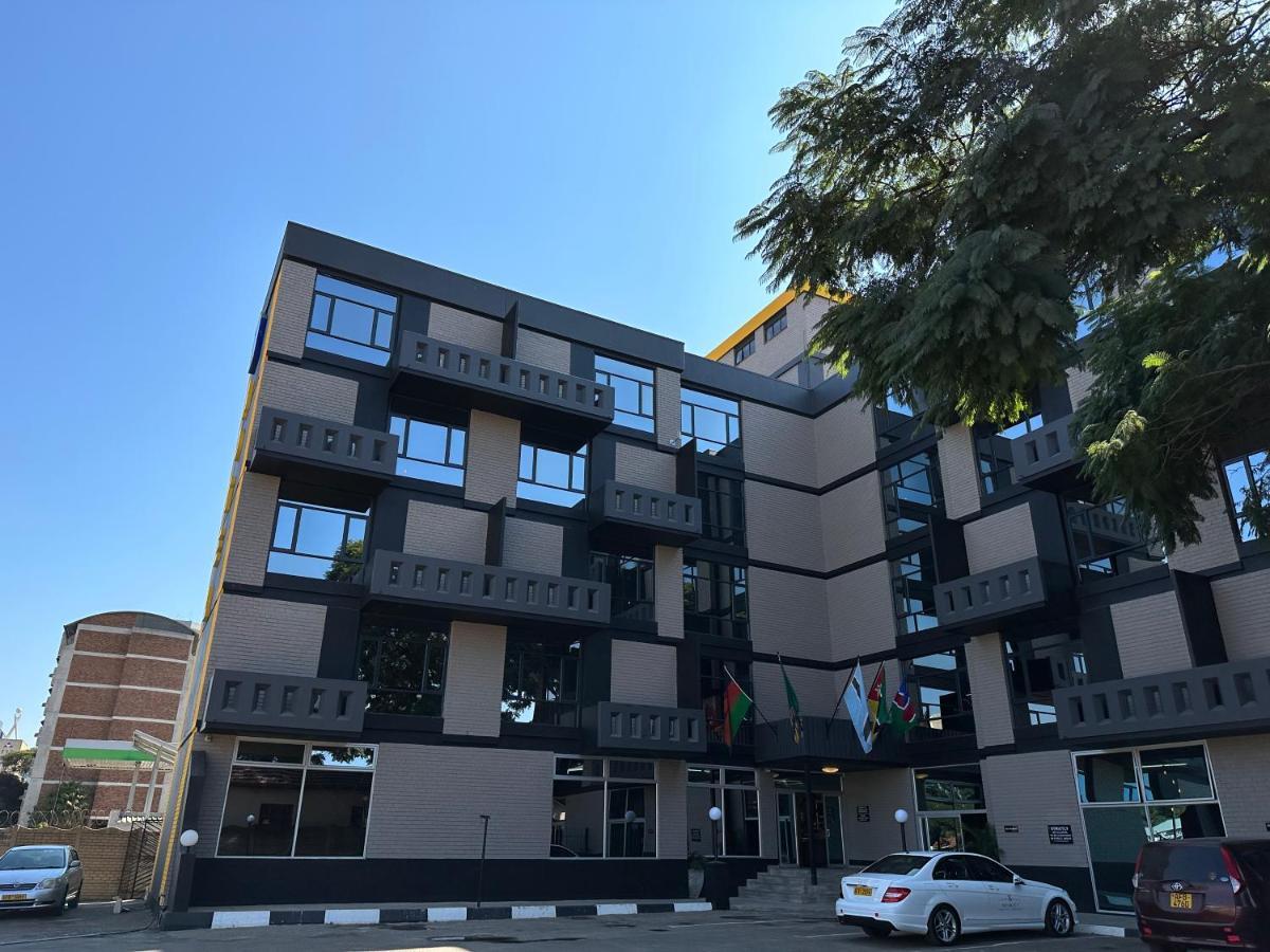 N1 Hotel Samora Machel Harare Exterior photo