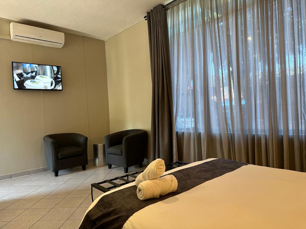 N1 Hotel Samora Machel Harare Exterior photo