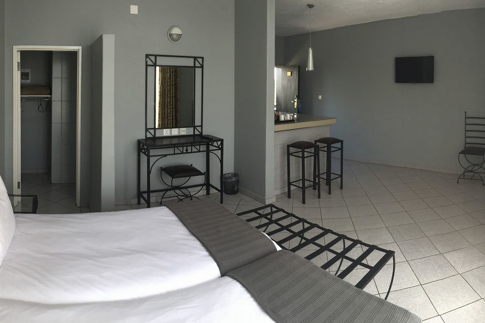N1 Hotel Samora Machel Harare Exterior photo